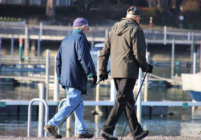 Czy seniorzy mogą uprawiać nordic walking